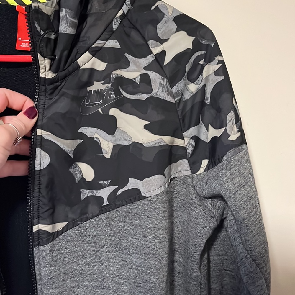 Nike zip up jacket - Picture 3 of 4